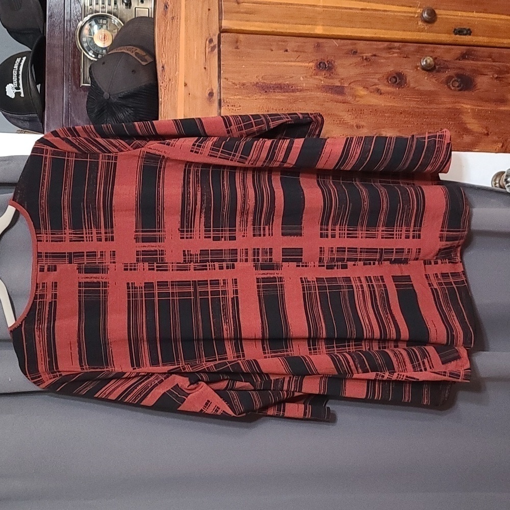 NWT Avenue Womens Blouse Rust/Blk V-neck Stretch Comfort Size 18/20 - Picture 4 of 9